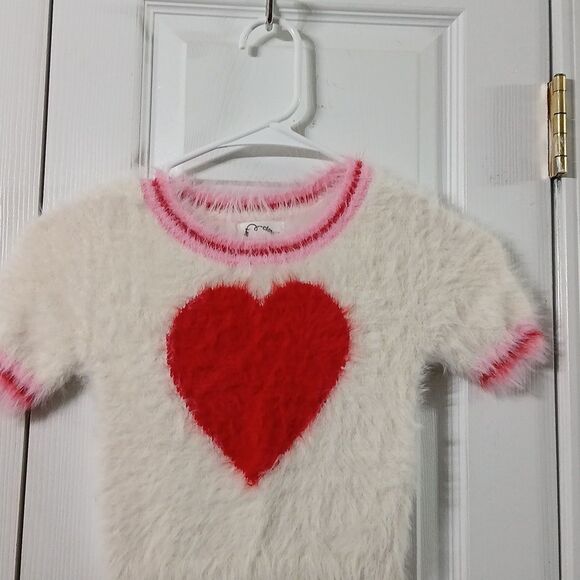 Art Class soft faux fur heart holiday short sleeve sweater Sz M (8) NWOT - Picture 3 of 6